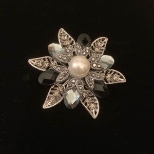 NWOT Premier Designs Pearl’s Night Out Pin